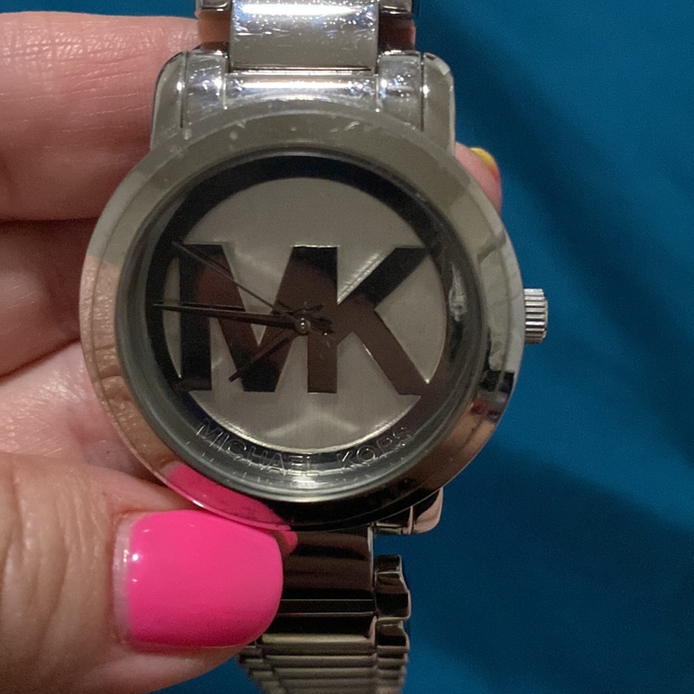 Mk Watch - image 3